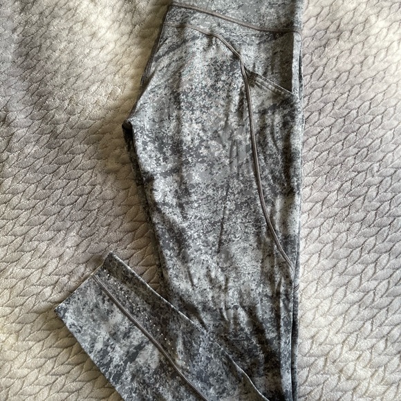 Lot of 5 Lululemon Leggings - Picture 3 of 6